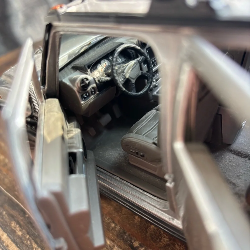 🎒BTS SALE📚 Maisto Premiere Edition Silver Hummer H2 SUV [1:18 Scale]